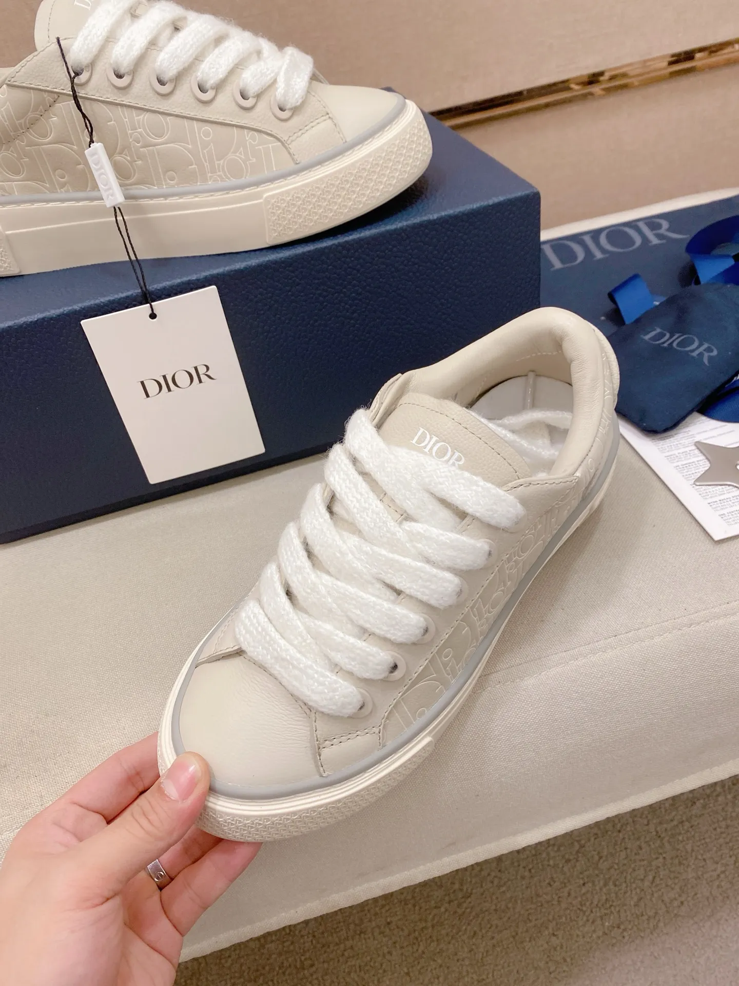 Factory price: 300 Men's shoes 💰[Dior·Dior] Top 🔍Couple style 💏🔍New casual sports style couple shoes, new four-season design, perfect workmanship, lace-up lazy style to create cabinet quality, upper: imported first-layer cowhide, sheepskin lining is soft and comfortable, ultra-light TPU wear-resistant outsole, simple, versatile fashion men's shoes, excellent color code number 35--44